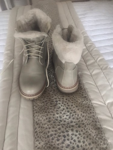 Lovely fur lined boots beige - lined,