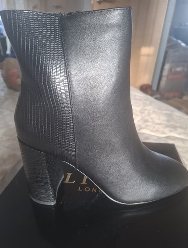 Lovely lipsy black zip - lovely,