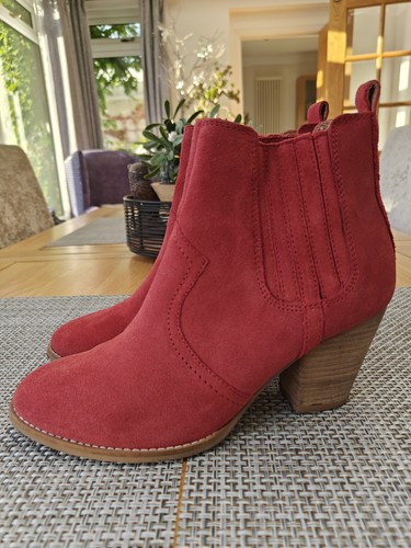 Lovely red coral colour - lovely,