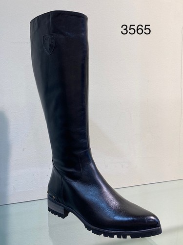 Women leather elegant - elegant, riding